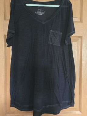 torrid Black Classic Fit V-Neck Pocket Tee